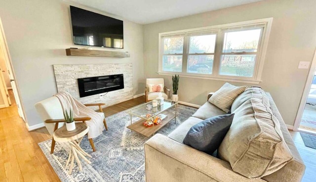 3BR, Backyard, King Bed | For Professionals