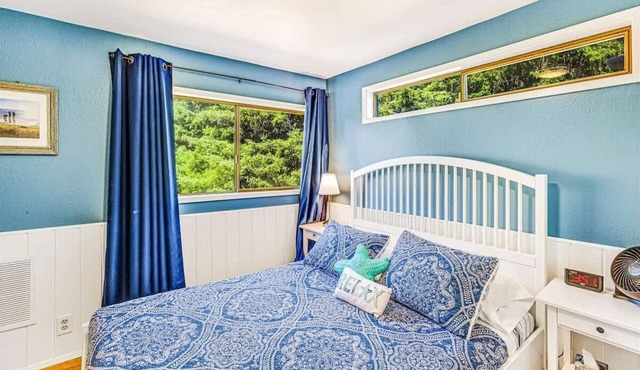 3BR Copalis Beach Cottage | Fireplace | Dogs OK
