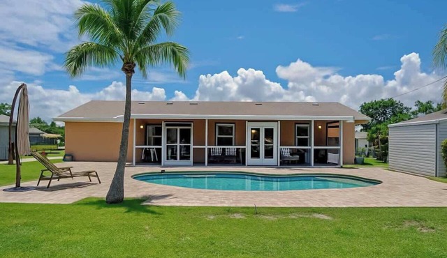 3BR Pool Villa on Golf Course, Huge Yard & Games!