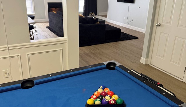 “3BR Townhome w/Game Room Pool Table + Garage”