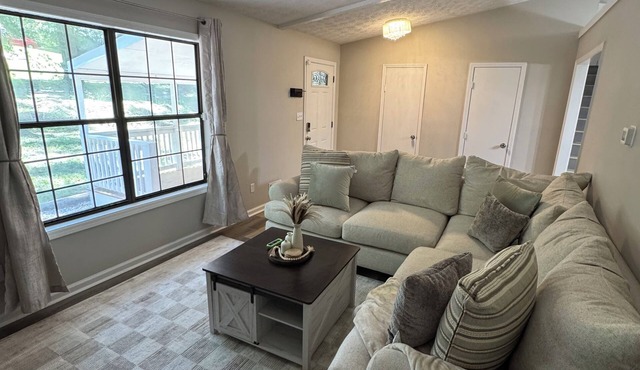 4-bedroom welcoming getaway in Jonesboro Ga