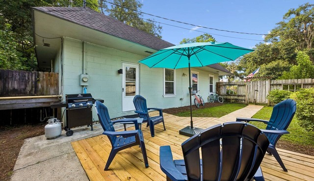 4 Blocks From Waterfront & Downtown Dining - Pet/Pup Friendly + 2 Adult Bikes