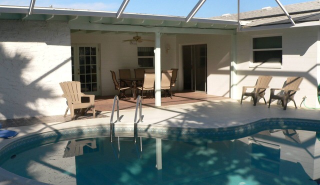 4 of July Deal! Walk to the beach,Charming 3BR Pool House in Ormond by the Sea!