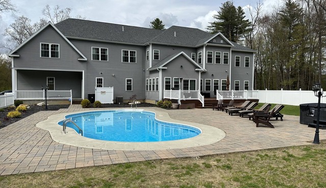 50% OFF SUMMER! Saratoga Mansion🏡Heated Pool🏊By Track🏇Town🌇SPAC🎶 Golf⛳️ Beach🏖️