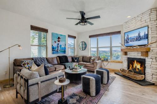 5410 Cross Country Mountain Ski Getaway with Hot Tub Pool