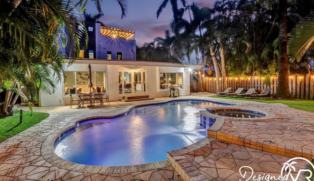 5BR Fun Zone: Pool, Rooftop, Games & Beach Nearby!