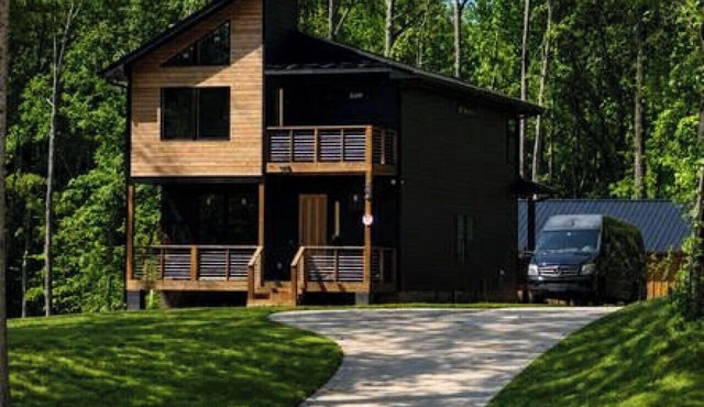 6 bdrm/11 beds/Indoor Pool/Hot Tub/ATVs/RV/30 acre