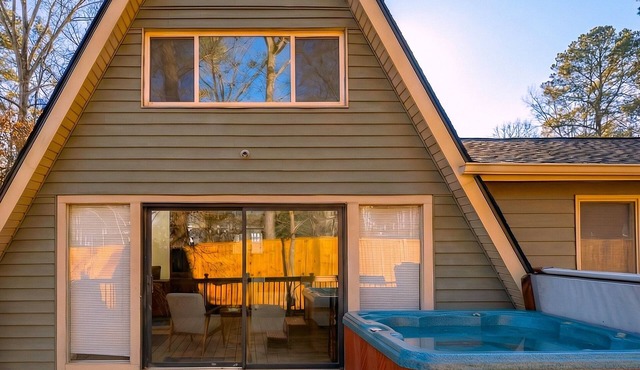 7 mins to the Airport & GICC! Hot Tub, Movie Room & Arcade
