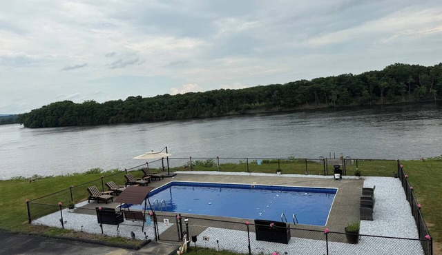 8 Beds Waterfront, Heated Pool, Sauna, Fish, Boat By Track-Town Golf-SPAC-Ski