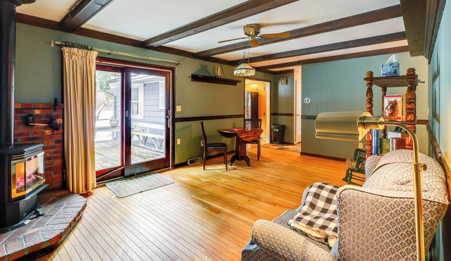 9 Mi to Lake George Village: Home in Queensbury