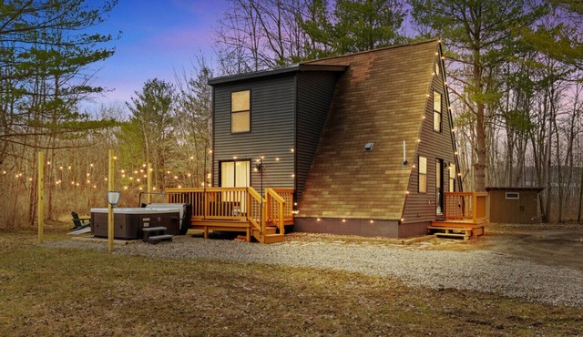 A-Frame w/Hot tub & Fire Pit & Pet Friendly