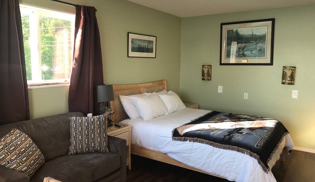 Alaskan Waterfront Studio Apartment (Wolf Suite) Vacation Rental