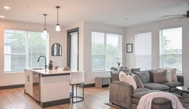Alease Luxe Retreat | Luxury 2BR | Sleeps 4