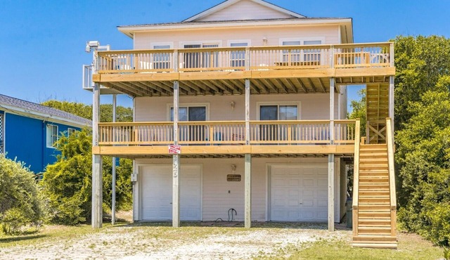 Almost Beachfront - Cozy 2nd Row Home with 4 Bedrooms