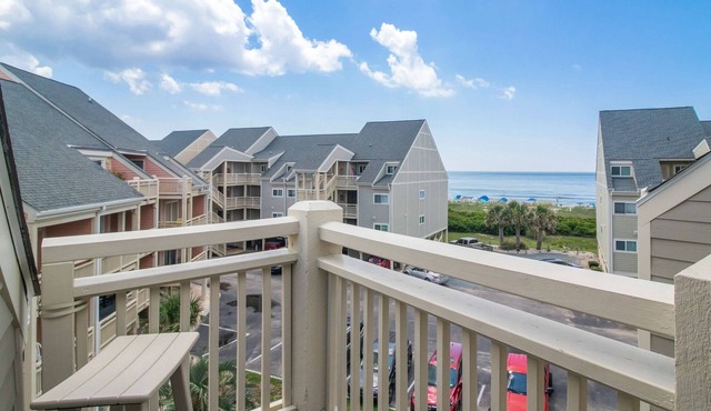 Amazing Beach, Ocean Views From 3rd Fl Condo Deck, Large Communal Pool