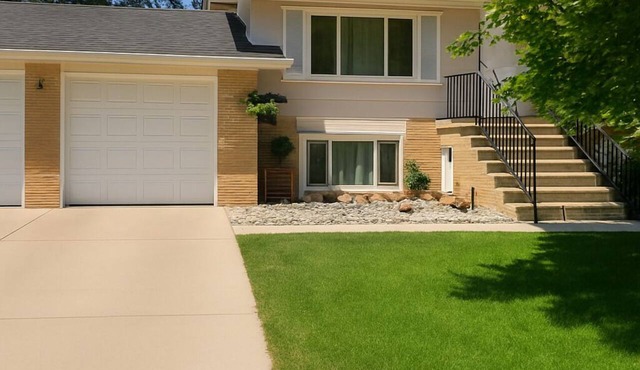 Applewood Charming Two Bedroom Big Fenced Yard