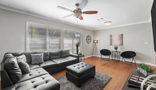 Atlanta Family Retreat Stylish 4BR Sleeps 8