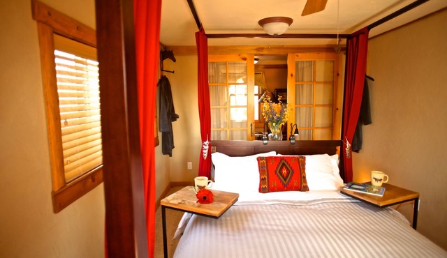 B&B Night Hawk Rm enjoy a true western experience with a sophisticated ambiance