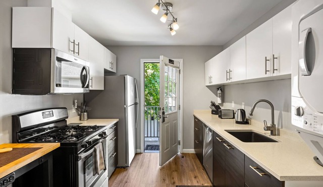 (B2bK) Professional Condo w/Wi-Fi Perfect for Business Travelers
