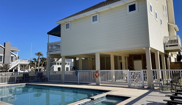 Beach Bandit! - Private Pool & Spa - Walk to the Beach! - Level II EV Charger