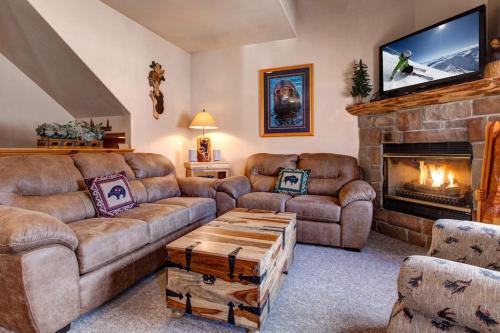 Bear Hollow Village-Updated Home with Hot Tub Fitness Center & Pool Access
