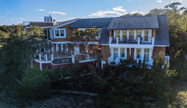 Beauitful marsh front, six bedroom home with infinity pool with hot tub.
