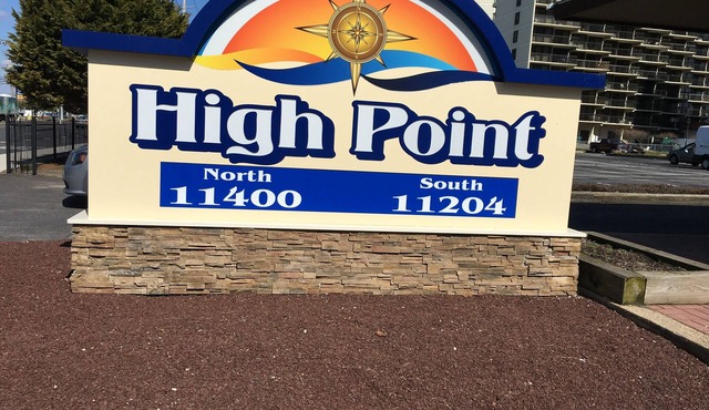 Beautiful Clean Condo On Beach &Bayview, steps to beach &pool. Full & Mini weeks