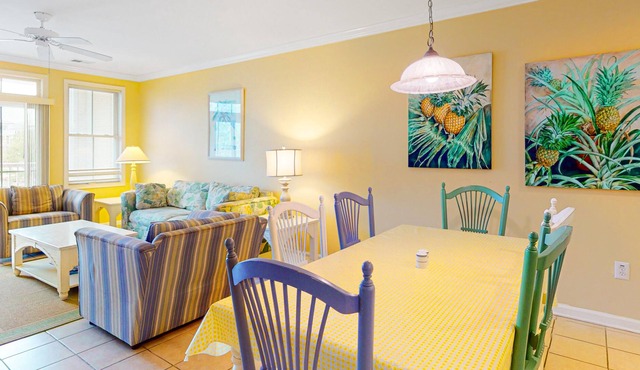 Beautiful Condo in Bayside Location w/Shared Pool, Private Washer/Dryer, WiFi