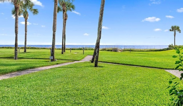 Beautiful Oceanfront Surf Villa on 1st floor