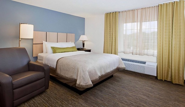Beautifully Designed Suite! W/ BBQ Facilities