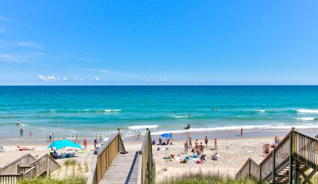 Beautifully Remodeled Surf City Oceanfront Home-Direct Beach Access Walk to All