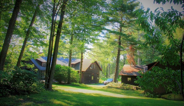 Berkshires Retreat in Lenox - Main House & Studio