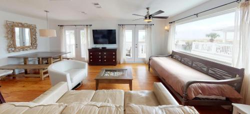 BEST BEACH Cottage Two Gorgeous Ocean Views - Renovated Like POTTERY BARN - Beach Steps Away