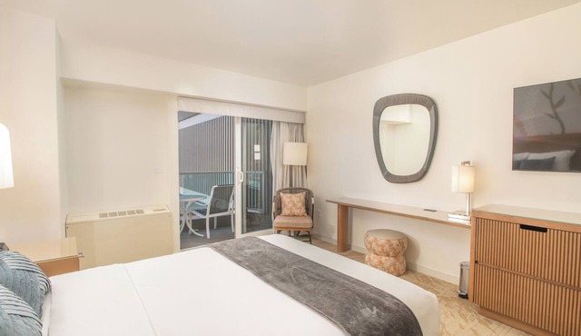 BEST RATE! ADA Studio Ala Moana Condominium (AH01)