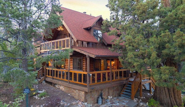 Big Tree Lodge | Cozy Cabin w/Firepit, Piano Bar & Deck