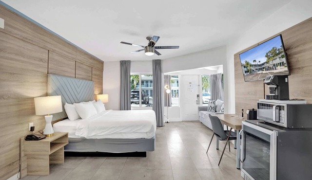 Botanica King Stay w/Sofa Bed at Ocean Blvd
