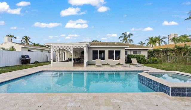 Brand NEW POOL & SPA! Walk to Beach!