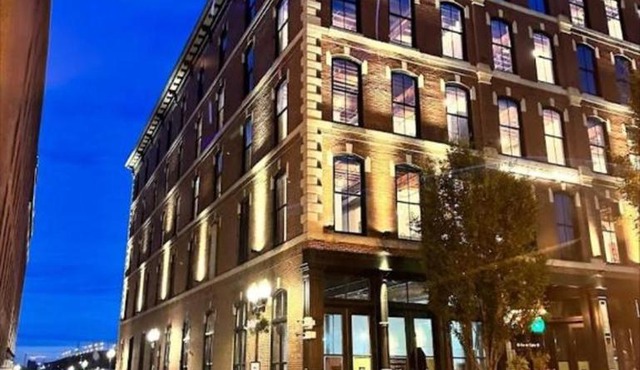 Brick & Bed Riverfront Lofts, G 306