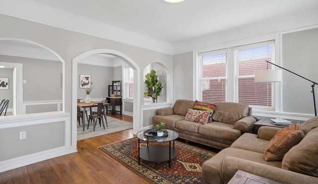Bright Upper-Level 3BR Near WashU & Forest Park
