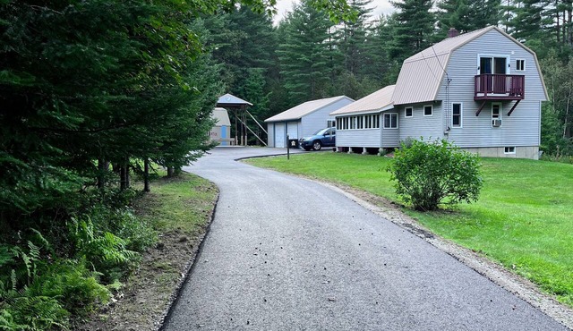 Cabin,30 acres, privacy, Fire pit, picnic table, BBQ, trails & close to town.