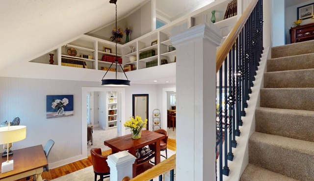 Canopy-draped Treehouse in-law-suite home in Roswell/East Cobb