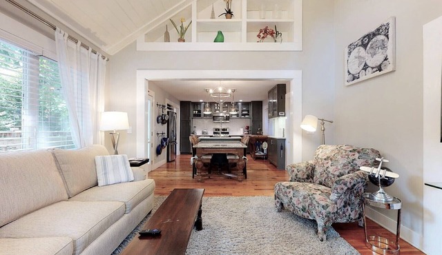 Carriage House, Exec Monthly Rental, Garage, All Util/internet, Spoil Yourself!