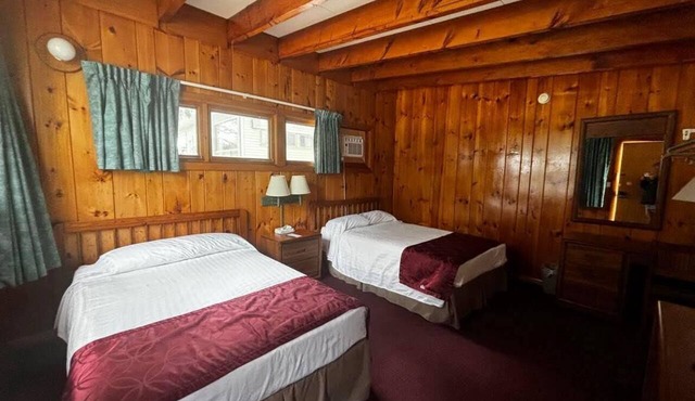 Charming 1-bedroom hotel room in vibrant Hamilton - #339 Dekonawada
