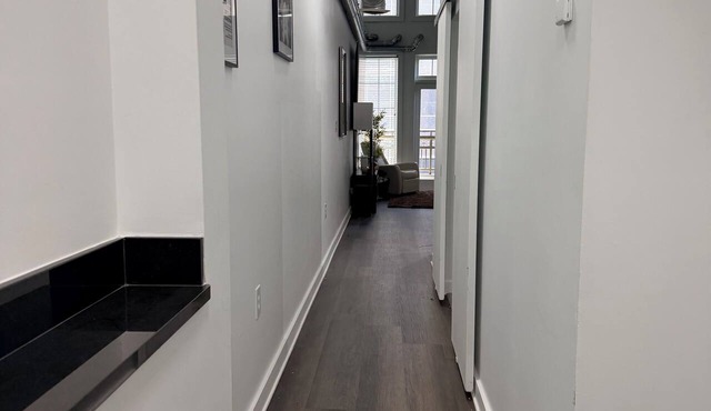 Charming 2-bedroom condo in midtown Atlanta. Atlantic Station Condo