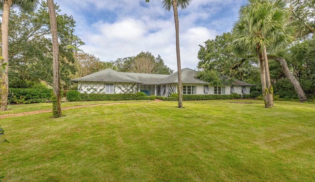 Charming 4 Bedroom, 4.5 Bath, Renovated Ranch w/Pool + Hot Tub