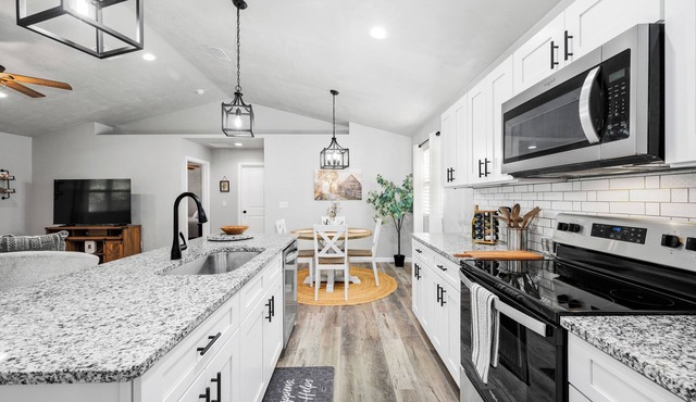Charming Downtown High Springs Retreat. 3Bedroom 2Bath. 2 blocks to downtown