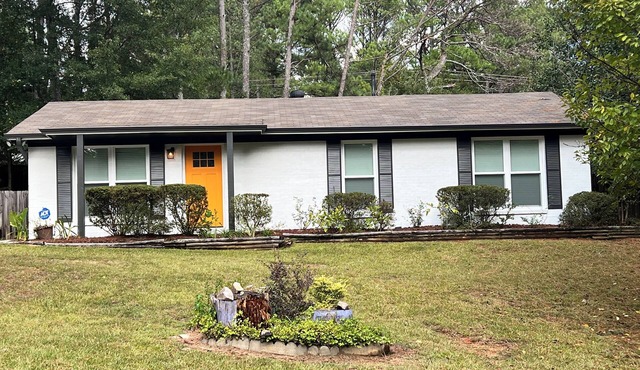 Charming Home in Snellville Dog-Friendly Big Fenced Yard!