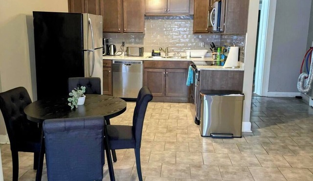 Charming & Roomy 3BR/1BA Fl 2 Apt @Downtown Albany
