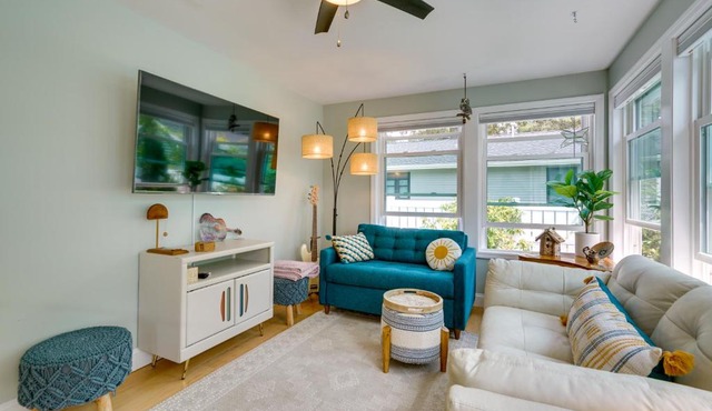 Charming + Updated Villas Home w/Backyard!