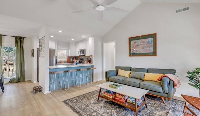 Charming Waterfront Compound w/Lake Access - Pet Friendly -Theatre and Game Room